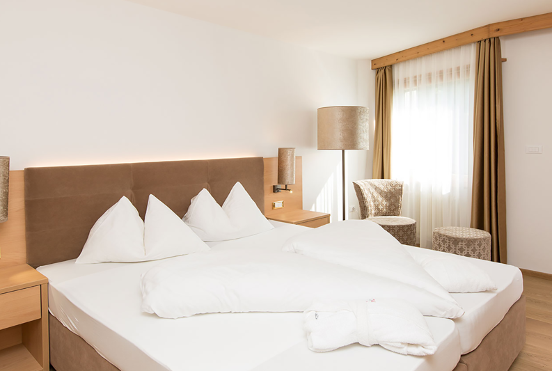 Bedroom with double bed in the Ifinger Suite