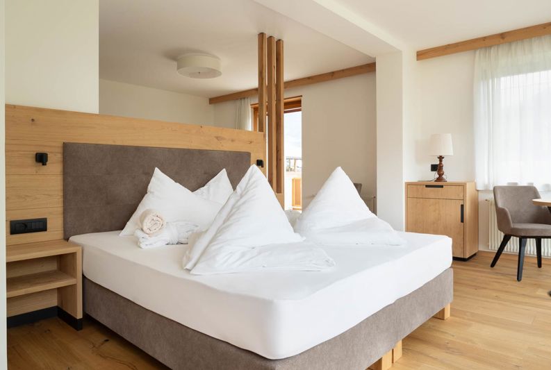 2025-05-hotel-laurin-016sonnensuite